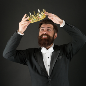 איך לזהות שאת בזוגיות עם נרקיסיסט: סימנים, דפוסים והשלכות רגשיות